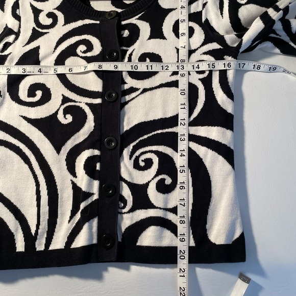 FoxCroft Black/White 3/4 Blouson Sleeve Cardigan Sweater w/Abstract Pattern XS - Picture 3 of 6